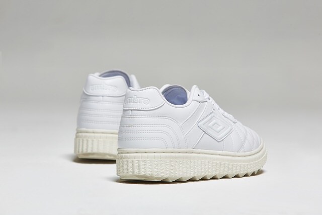 엄브로(UMBRO) SPECIALI A (스페셜리 A) 화이트