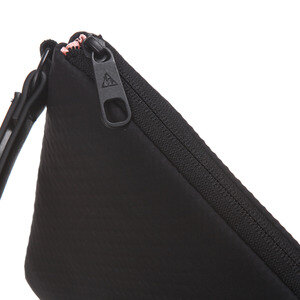 르꼬끄(LECOQ) 여성 3D엠보 스튜디오 클러치백 (Q8122OBG02)