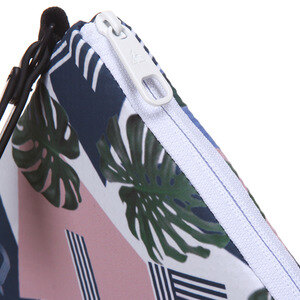 르꼬끄(LECOQ) 여성 3D엠보 스튜디오 클러치백 (Q8122OBG02)