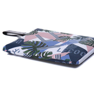 르꼬끄(LECOQ) 여성 3D엠보 스튜디오 클러치백 (Q8122OBG02)