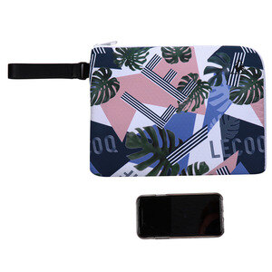 르꼬끄(LECOQ) 여성 3D엠보 스튜디오 클러치백 (Q8122OBG02)