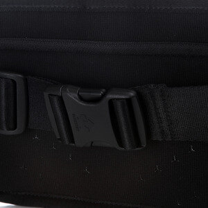 데상트(DESCENTE) 남녀공용 러닝 몰드 가로형 메신저백 (S8126RBG1E)