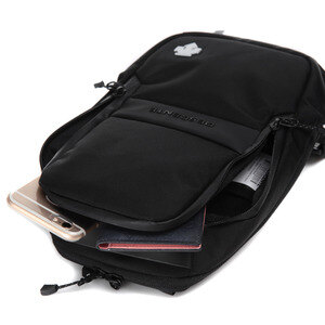 데상트(DESCENTE) 남녀공용 스포츠베이직 세로형슬링백(M) (S8326HBG02)