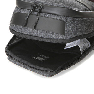 데상트(DESCENTE) 남녀공용 스포츠베이직 세로형슬링백(M) (S8326HBG02)