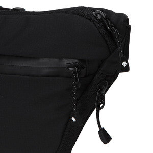 데상트(DESCENTE) [신상품]남녀공용 러닝 울트라라이트 메신저백(M) (S8326RBG23)