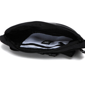 데상트(DESCENTE) [신상품]남녀공용 러닝 울트라라이트 메신저백(M) (S8326RBG23)