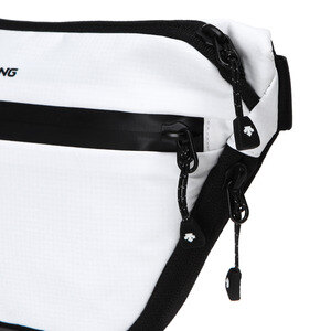 데상트(DESCENTE) [신상품]남녀공용 러닝 울트라라이트 메신저백(M) (S8326RBG23)