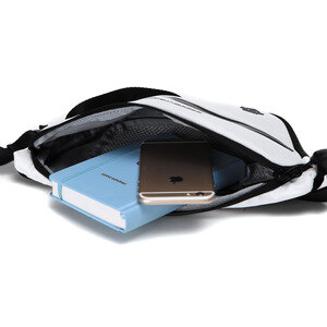 데상트(DESCENTE) [신상품]남녀공용 러닝 울트라라이트 메신저백(M) (S8326RBG23)