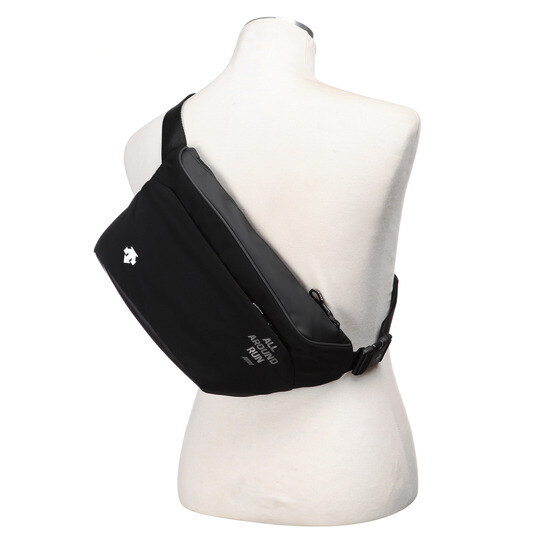 데상트(DESCENTE) [신상품]남녀공용 AAR 세로형 메신저백(L) (S8326VBG05)