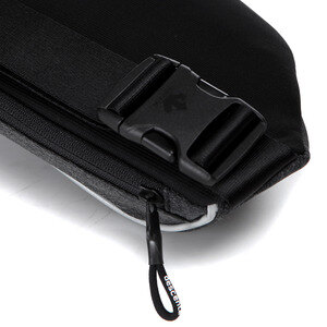 데상트(DESCENTE) [신상품]남녀공용 AAR 세로형 메신저백(L) (S8326VBG05)