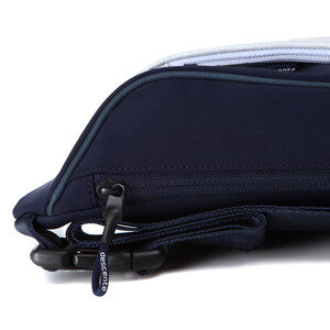 데상트(DESCENTE) [신상품]남녀공용 AAR 세로형 메신저백(L) (S8326VBG05)