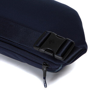 데상트(DESCENTE) [신상품]남녀공용 AAR 세로형 메신저백(L) (S8326VBG05)