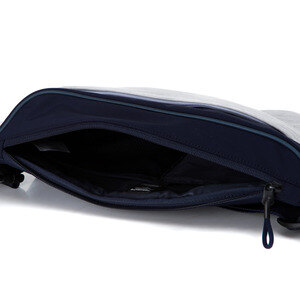 데상트(DESCENTE) [신상품]남녀공용 AAR 세로형 메신저백(L) (S8326VBG05)