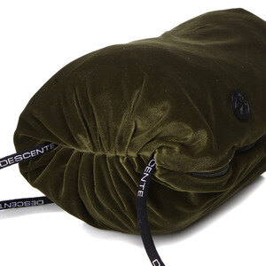 데상트(DESCENTE) 여성 스키 벨벳 크로스백 (S8425YBG29)