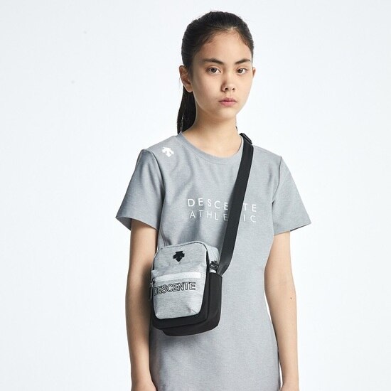 데상트(DESCENTE) [19SS 신상]영애슬릿 남녀공용 아카이브 미니 크로스백 (S912JHBG14)