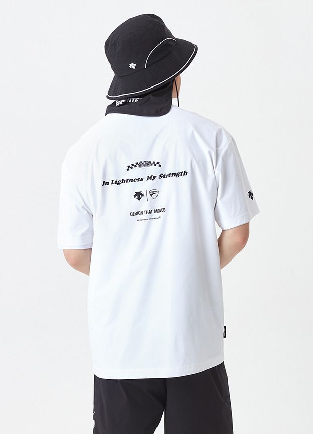 [데상트X두카티] 남성 우븐 슬로건 오버핏 반팔 티셔츠